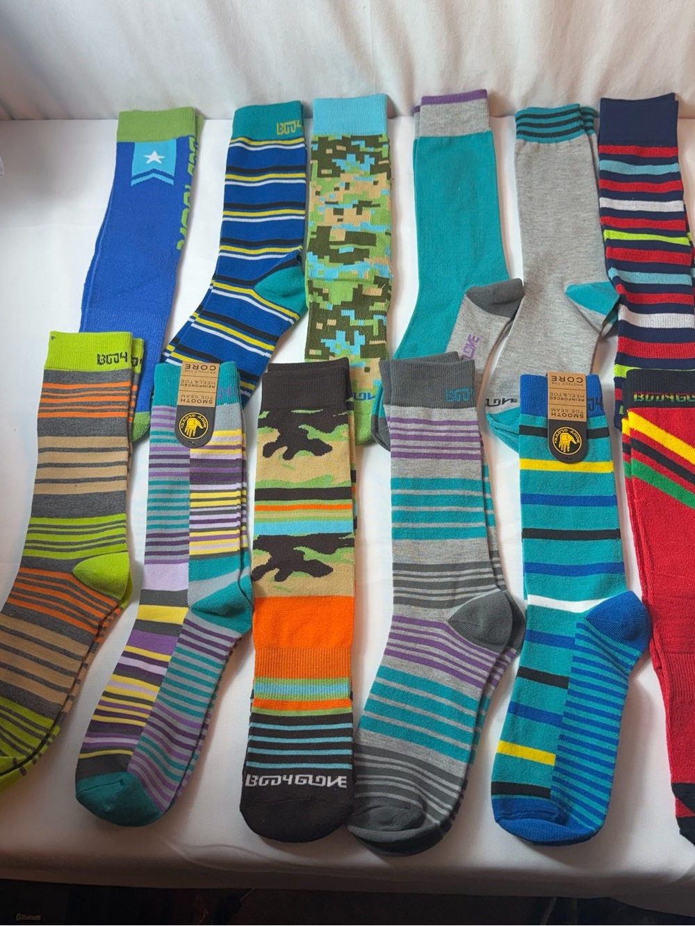 LOT of 12 Pairs of BODY GLOVE Men’s Socks Size 10-13 NEW (BG12A)